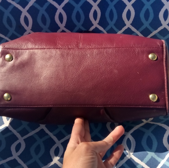 🚫 SOLD 🚫👜 Maroon Coach satchel👜 - Picture 4 of 8